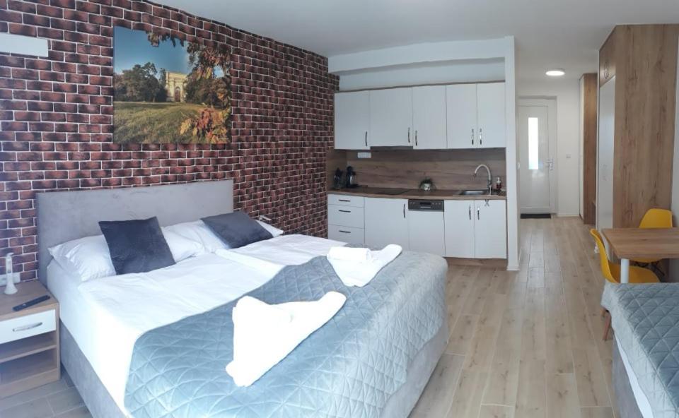 Apartmanovy Dum Na Kolonade Леднице Экстерьер фото