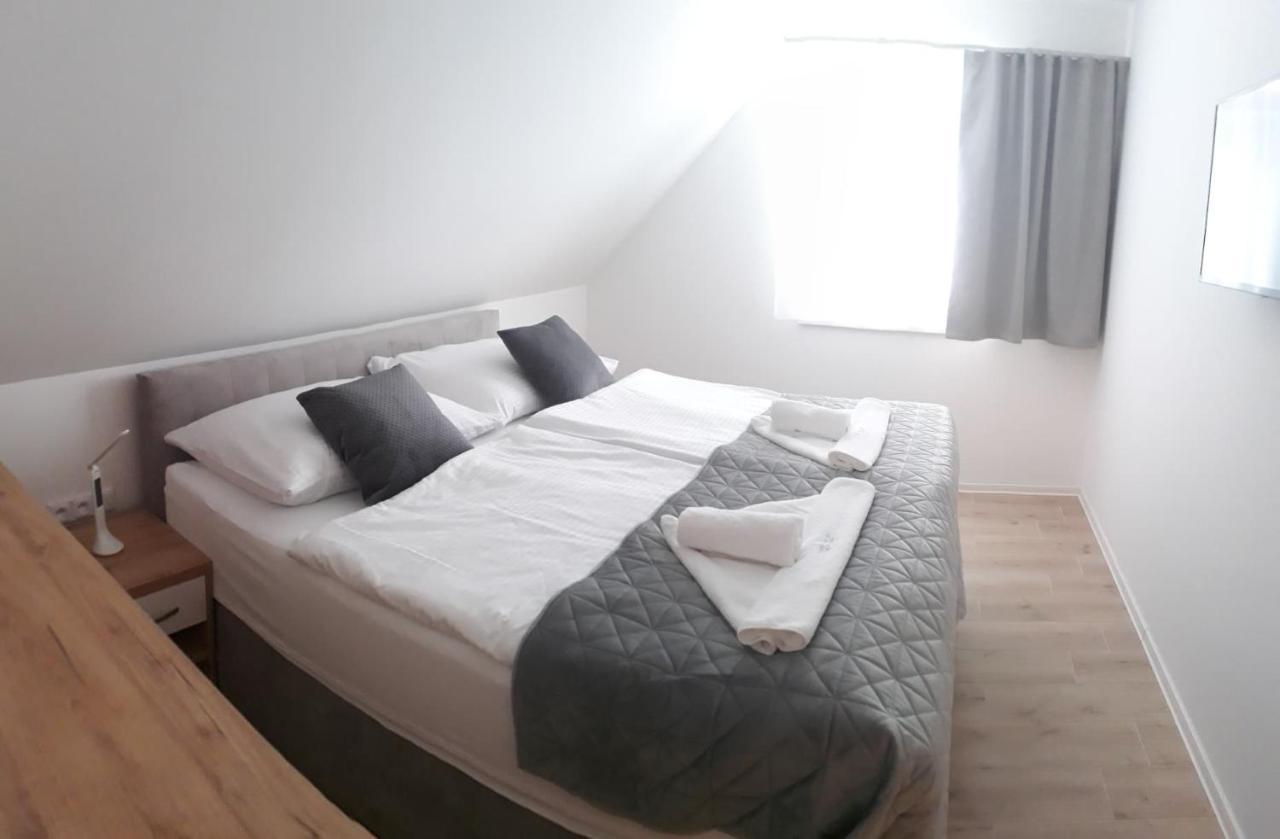 Apartmanovy Dum Na Kolonade Леднице Экстерьер фото