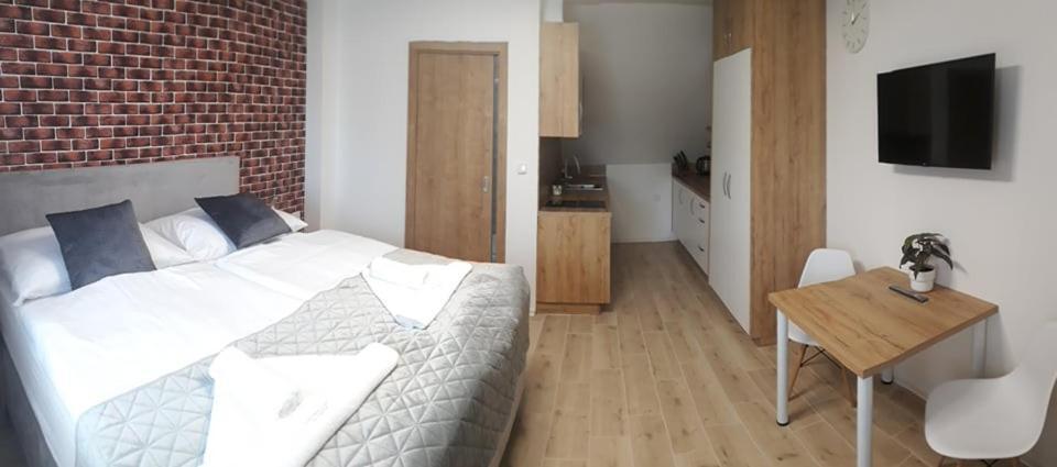 Apartmanovy Dum Na Kolonade Леднице Экстерьер фото