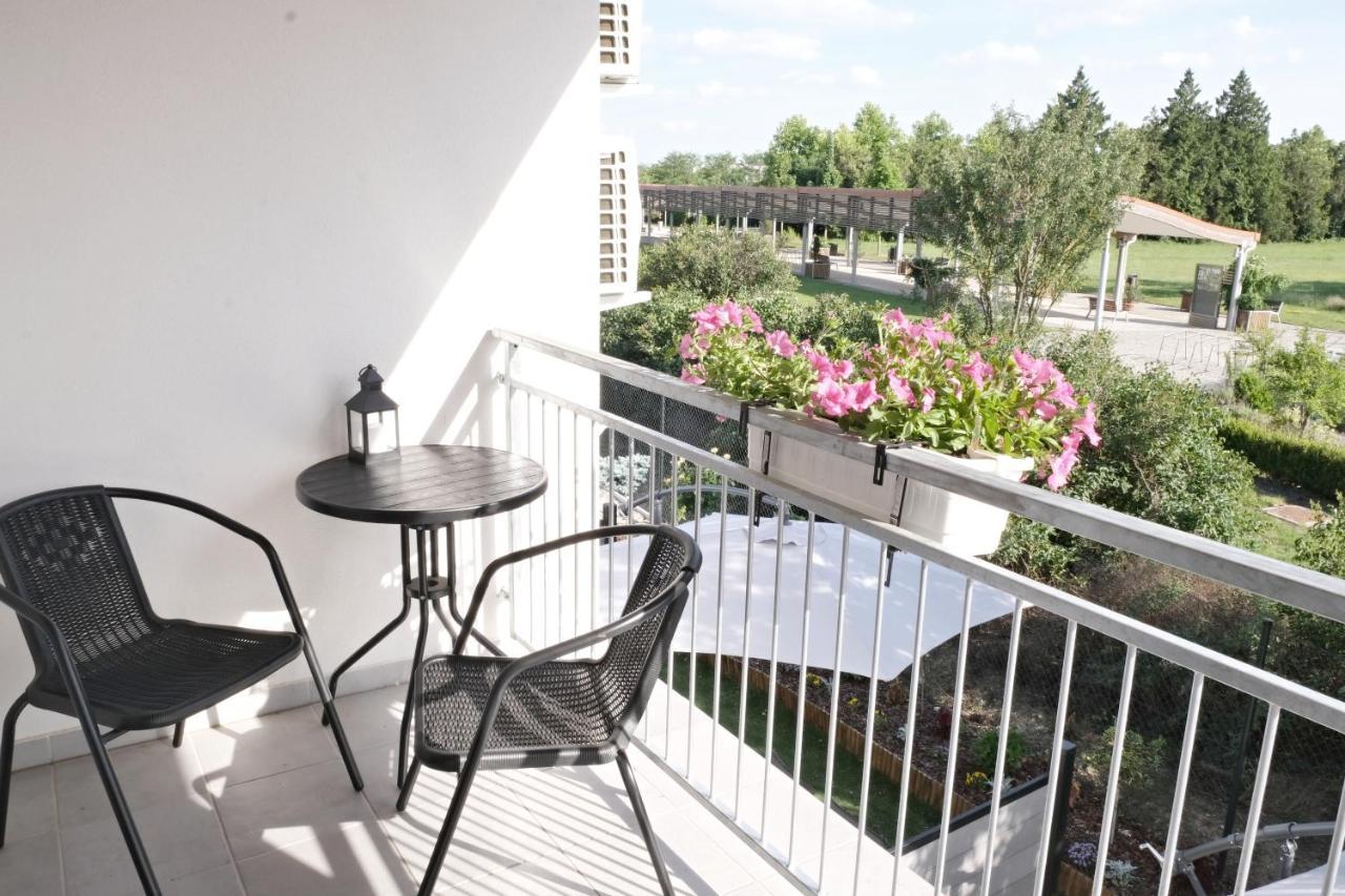 Apartmanovy Dum Na Kolonade Леднице Экстерьер фото