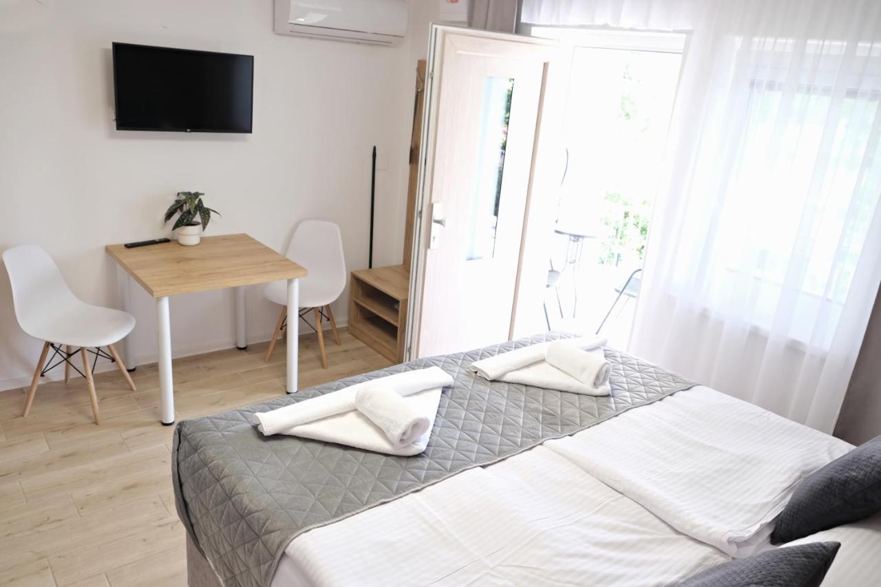 Apartmanovy Dum Na Kolonade Леднице Экстерьер фото